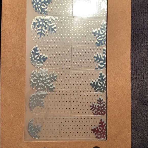 Snowflake nail wraps - Picture 3 of 3